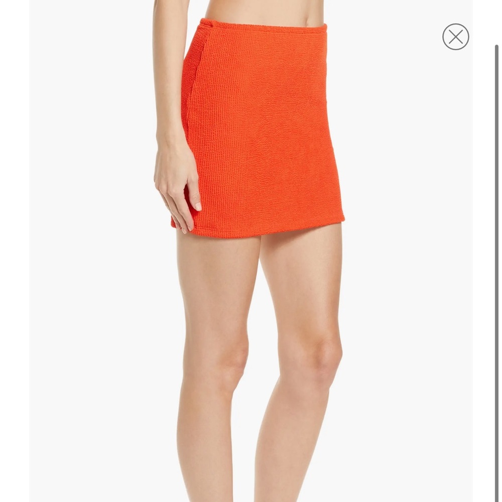 Good American mini skirt in bright poppy